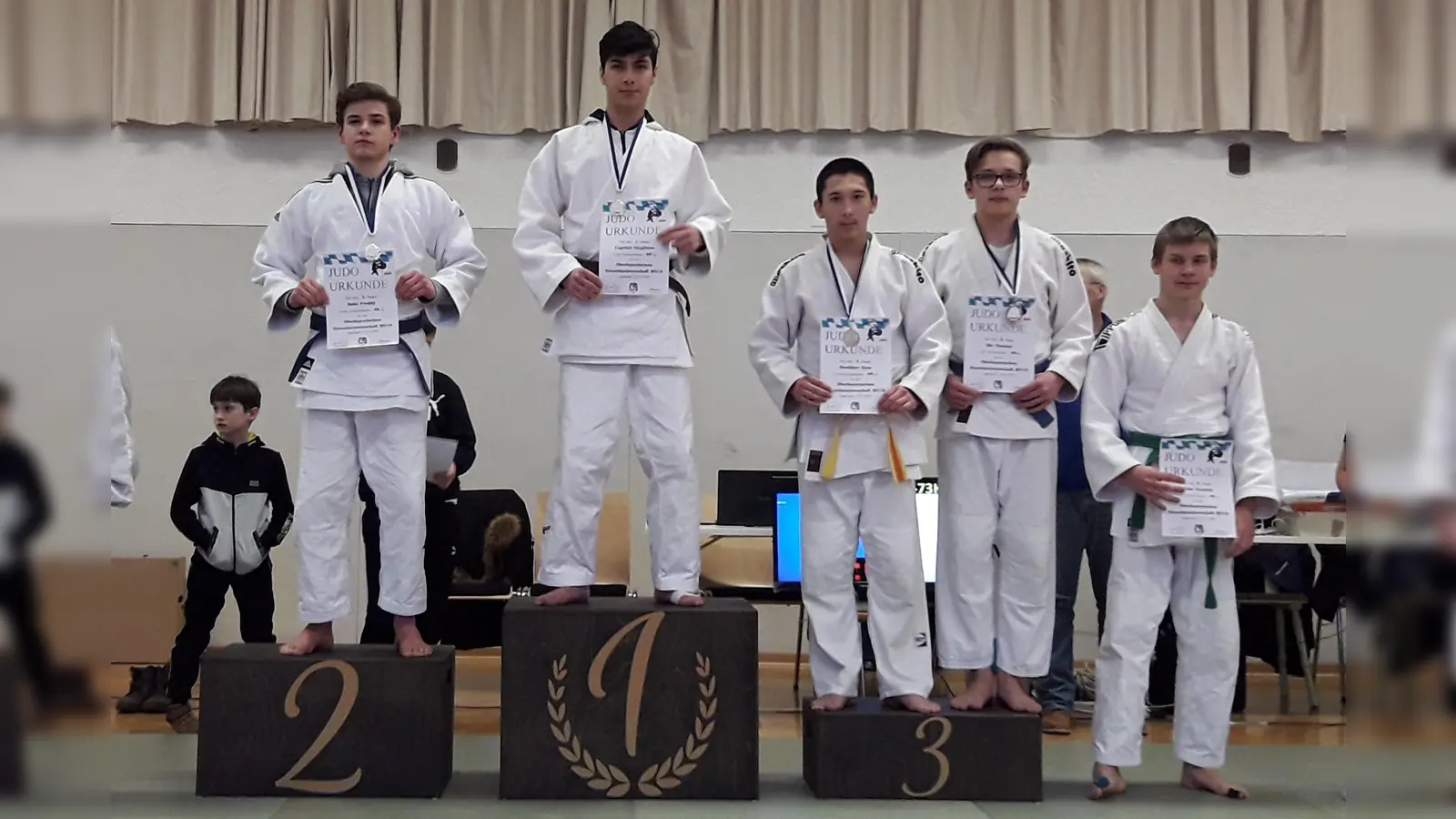 Freddy Sabo (ganz links) vom TSV Grafing kam in Ingolstadt aufs Stockerl.  (Foto: Jakob Kitzberger)