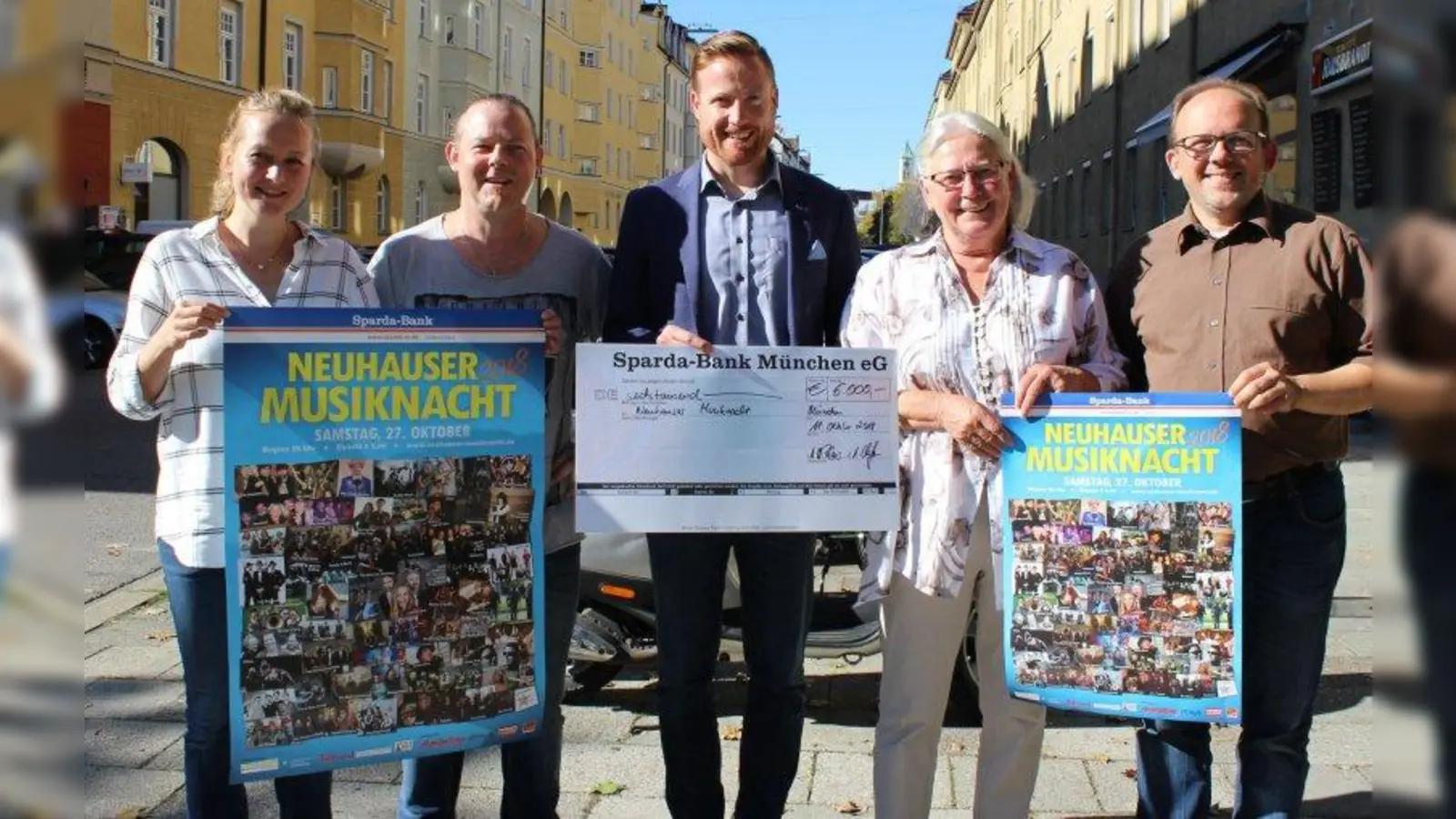 Freuen sich auf die 9. Neuhauser Musiknacht am Samstag, 27. Oktober: (von links) Veranstalterin Niko Strnad (Bang Bang! Concerts), Vernon Ryan (Irish Pub Ryan's Moody Boot), Sebastian Liegl (Geschäftsstellenleiter Sparda-Bank), Ingeborg Staudenmeyer (Vorsitzende des Vereins für Stadtteilkultur Neuhausen-Nymphenburg) und Oliver Gründel (Leiter des Stadtteilzentrums Kult9). (Foto: sb)