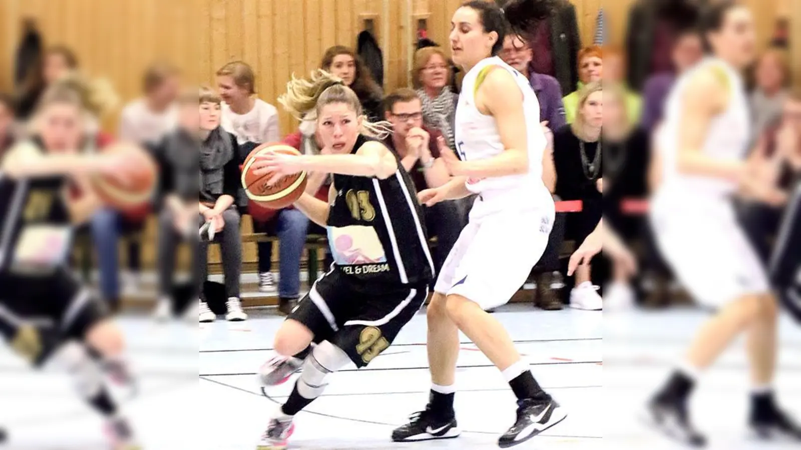 Die schnelle Nicole Schmidt (links) ließ ihre Gegnerinnen oft stehen. Dennoch unterlagen die Jahn- Damen am Ende denkbar knapp.	 (Foto: Wolfgang Eberle)