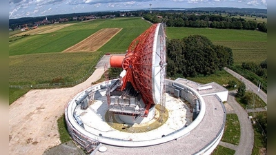 Ein Industriedenkmal, das seinesgleichen sucht: Das Radom in Raisting, das in den Jahren 1962 bis 1964 errichtet wurde. (Foto: Landratsamt)