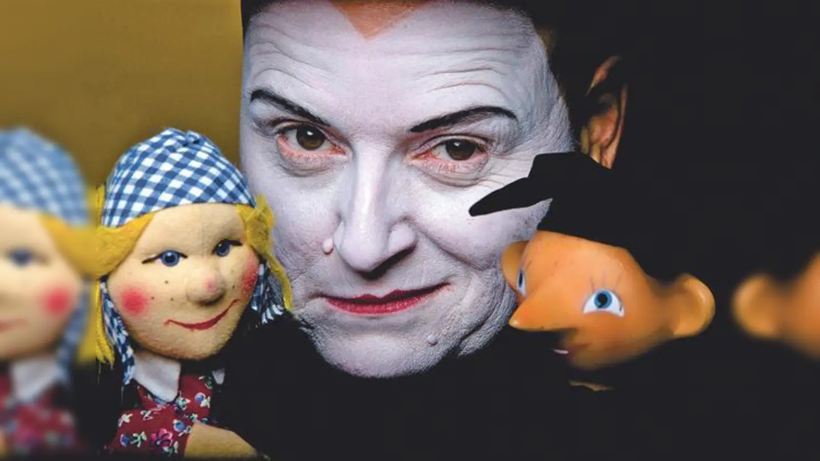  Faust  einst für die Bühne gemacht, erscheinen der Zerrissene und sein Gegenspieler Mephisto immer wieder auf der Bühne wie hier Bridge Markland in »Faust in the box« am 22. März im Museum of Urban and Contemporary Art.	 (Foto: © Manuela Schneider)