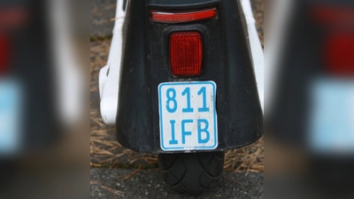 Eine Kennzeichnungspflicht für Zweiräder (wie hier bei einem Scooter) fand keine Mehrheit unter den Bürgern. (Foto: job)