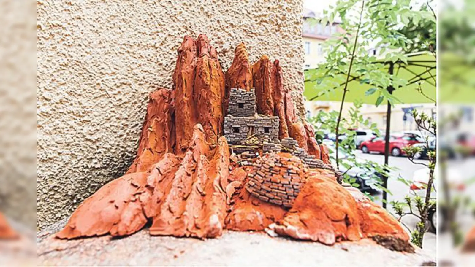 Wie hier am Nikolaiplatz in Schwabing sind an verschiedenen Orten solche Häuschen »aufgetaucht«. 	 (Foto: Maximilian Geuter)