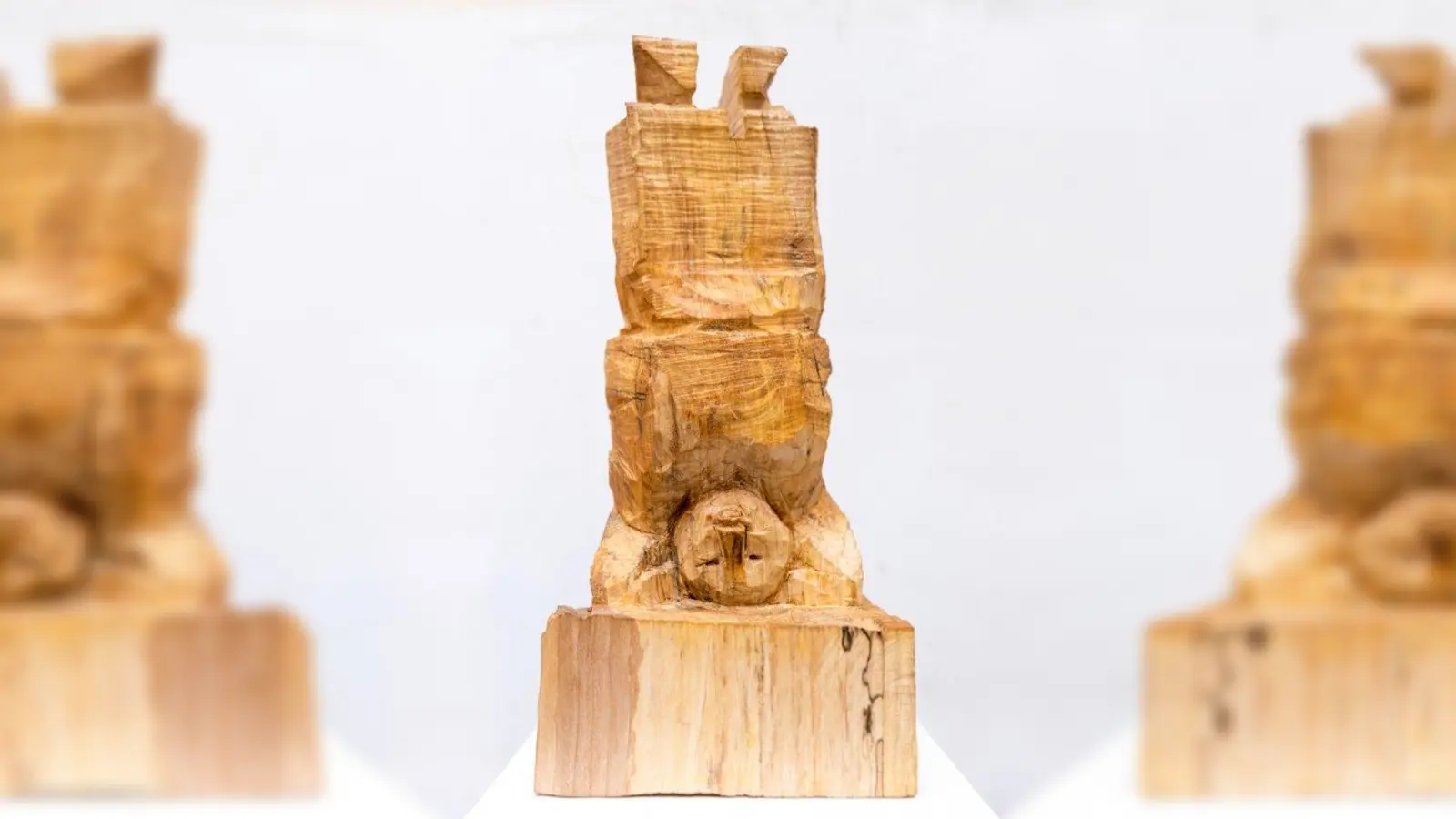 Kopfstand heißt diese Arbeit von Annette Maier. (Foto: pi)