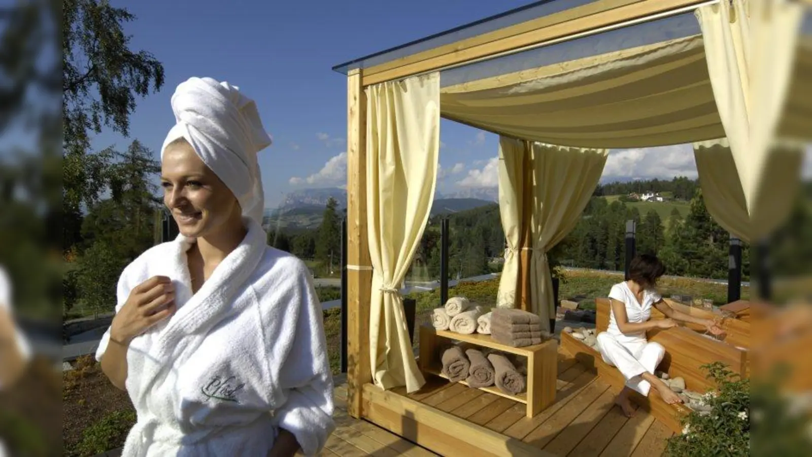 Ein Eldorado der Entspannung: der  große Vitalpina Wellnessbereich indoor- und outdoor (Foto: pi)