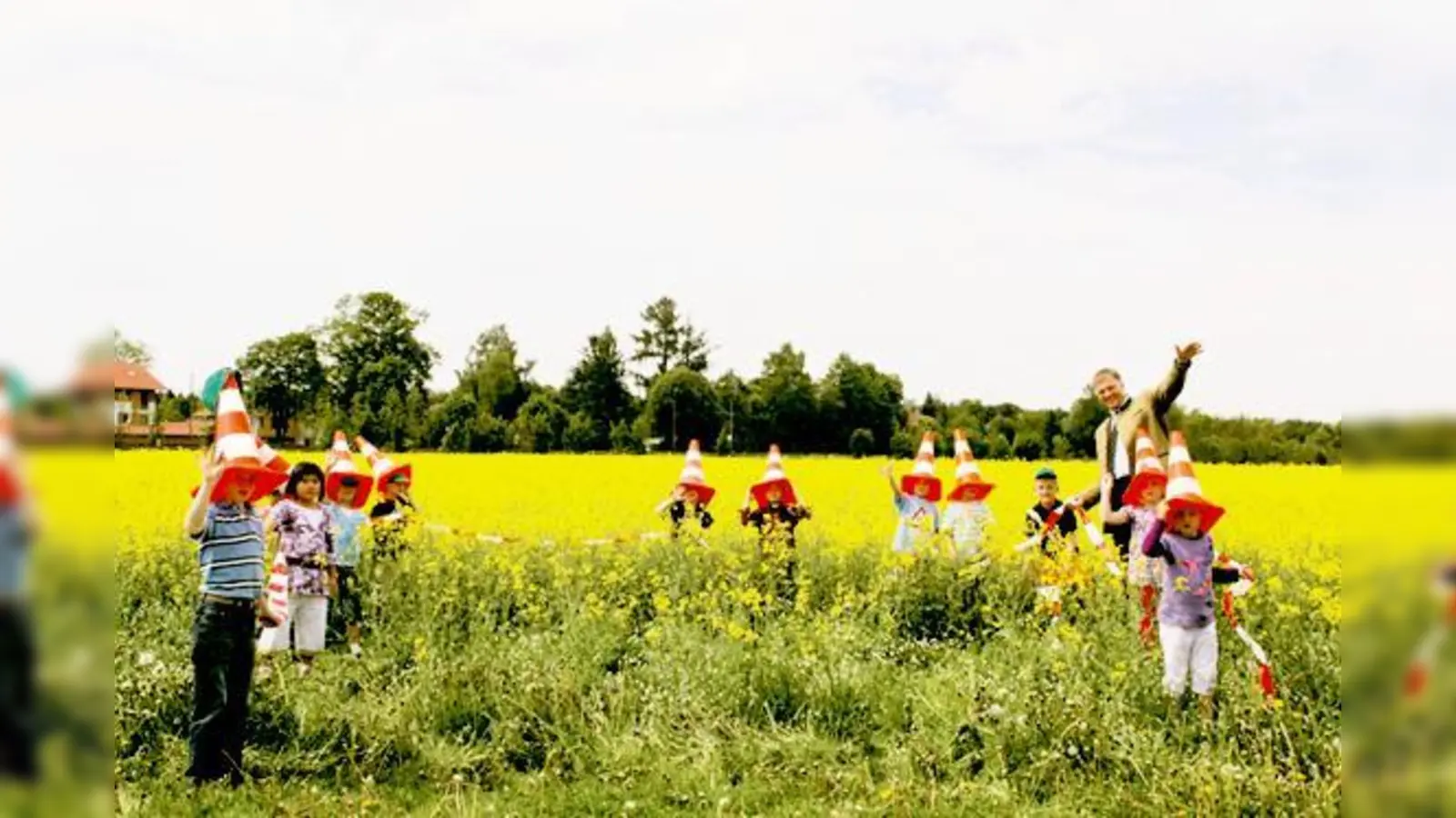 Am liebsten würden die Kinder beim Bau der neuen Kindertagesstätte, die am Rand des Oberhachinger Gewerbegebiet entsteht, mitmachen.    (Foto: hol)
