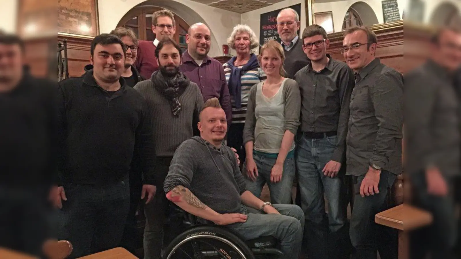 Der neue Vorstand des Neuhauser Ortsvereins der SPD: Fritz Stadler, Daniel Abitor, Oliver Kahl, Apollonia Pramberger, Hans-Jörg Scheerer (hintere Reihe v.l), Cem Cavdar, Wolfgang C. Thoma, Anna Lena Mühlhäuser, Jörn Retterath, Christoph Petrik (Mitte v.l.) und Christian Bauer (vorne). (Foto: pi)