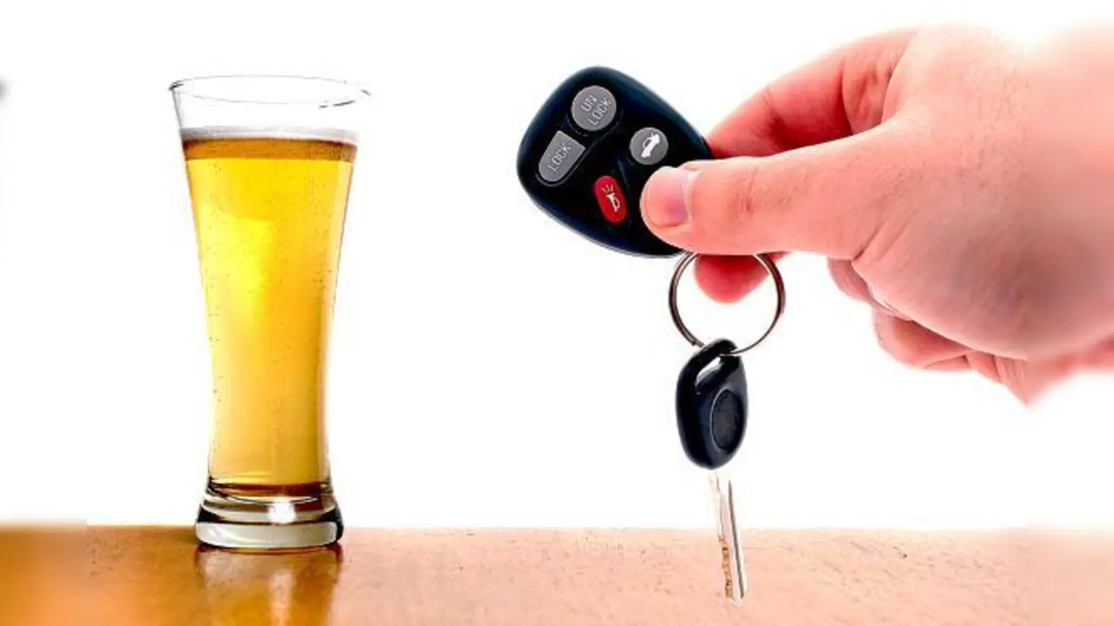 Wer Auto fahren will, sollte auf Alkohol am besten ganz verzichten. Die Einführung der 0,0 Promille-Grenze lehnt der ADAC aber entschieden ab, da ein gesetzliches Alkoholverbot am Steuer nicht automatisch zu weniger Alkoholfahrten führt.  	 (Foto: fotolia/T)