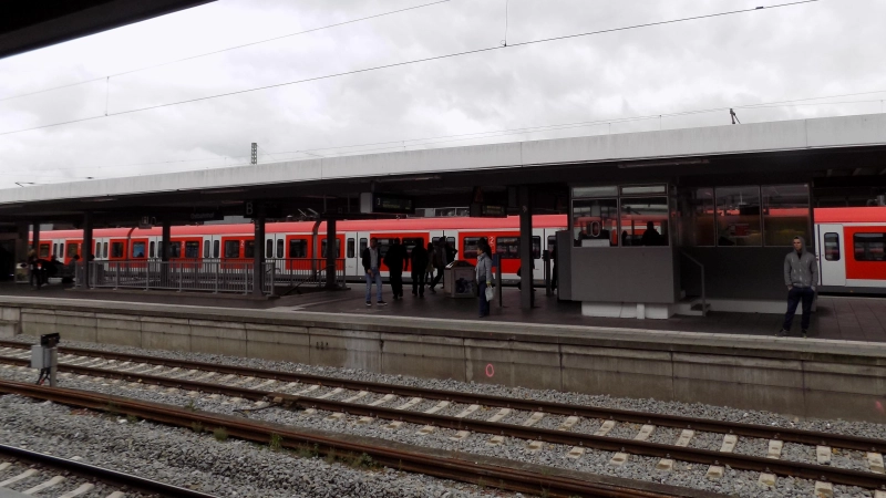 Die S-Bahnen fahren wieder auf allen Gleisen. Es muss aber noch mit Verspätungen und Ausfällen gerechnet werden.  (Foto: bas)