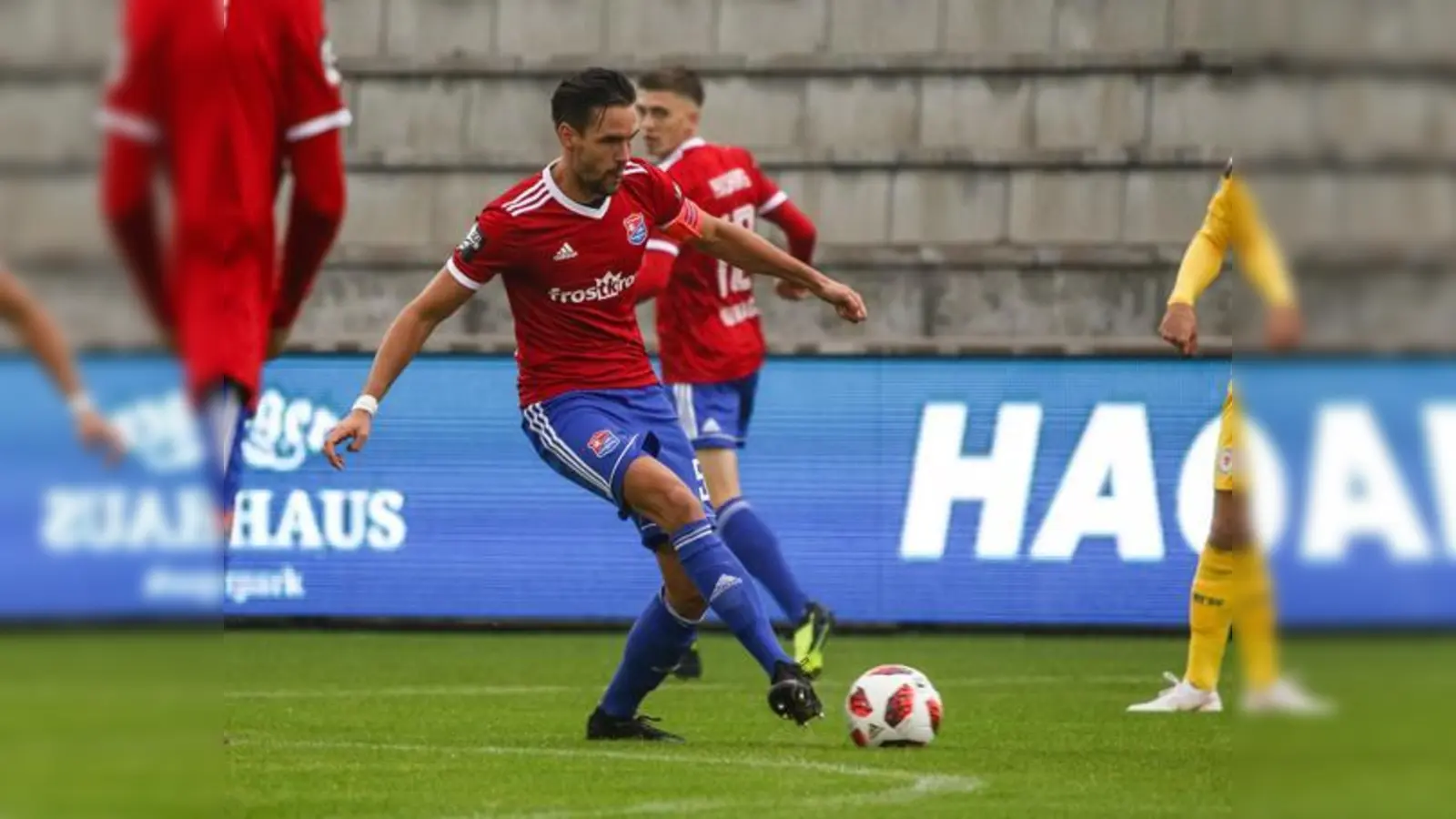 Josef Welzmüller hofft, bald wieder auf dem Platz stehen zu können. Seinen Vertrag hat der Hachinger Kapitän vorzeitig bis 2022 verlängert.  (Foto: Christian Riedel)