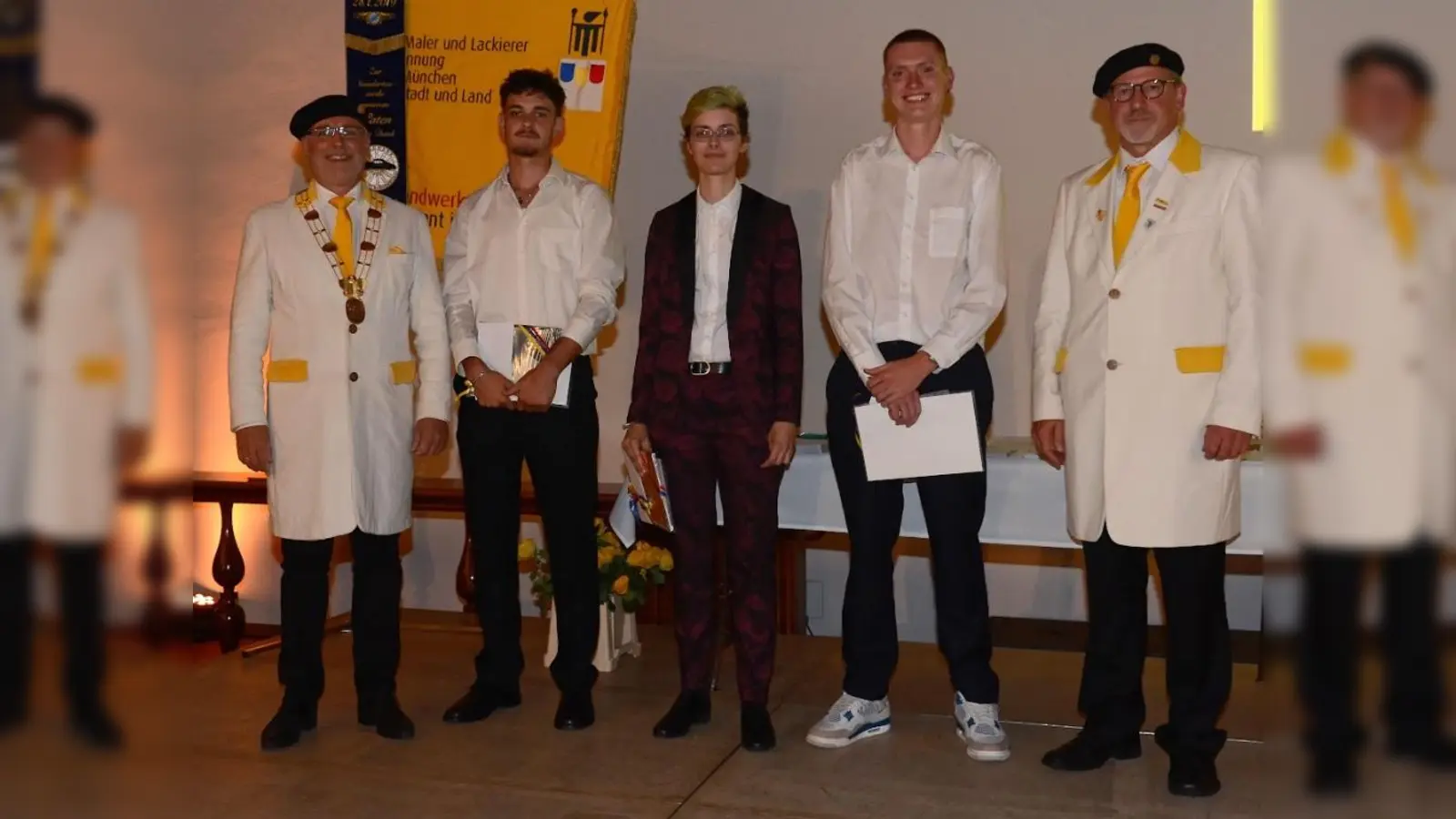 Die besten Handwerker (von links): Obermeister Andreas Romanow, bester Schilder- und Lichtreklamehersteller Moritz Berger, beste Maler und Lackiererin Anna Kelber, bester Fahrzeuglackierer Philip Keßler, stellv. Obermeister und Fachgruppenvorsitzender Schilder- und Lichtreklame Florian Müller.  (Foto: Roland Weegen)