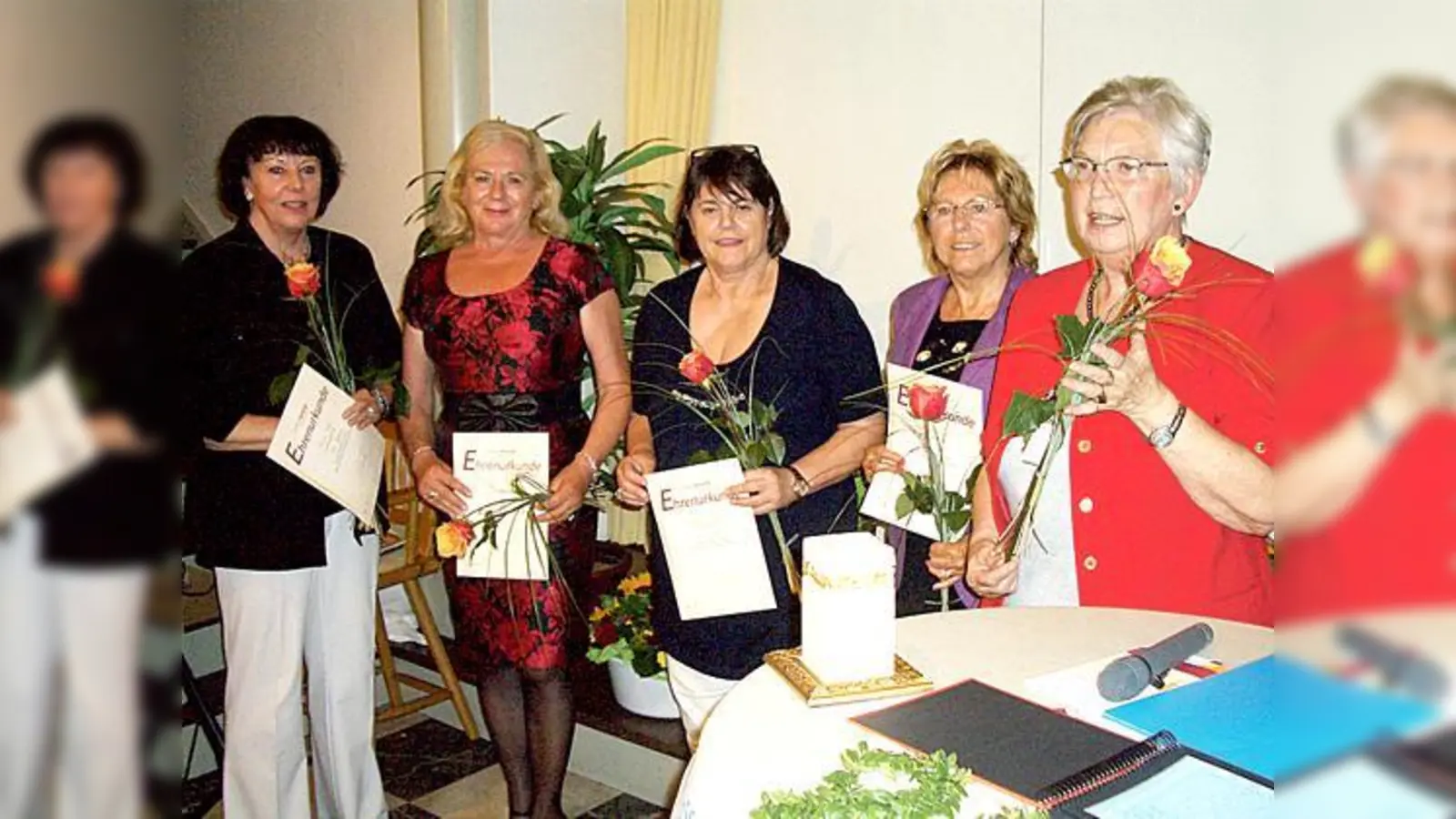 Karin Utz, Monika Zeitler, Roswitha Lautner, Christine Auer und Rita Maier (v. l.) wurden geehrt.	 (Foto: VA)