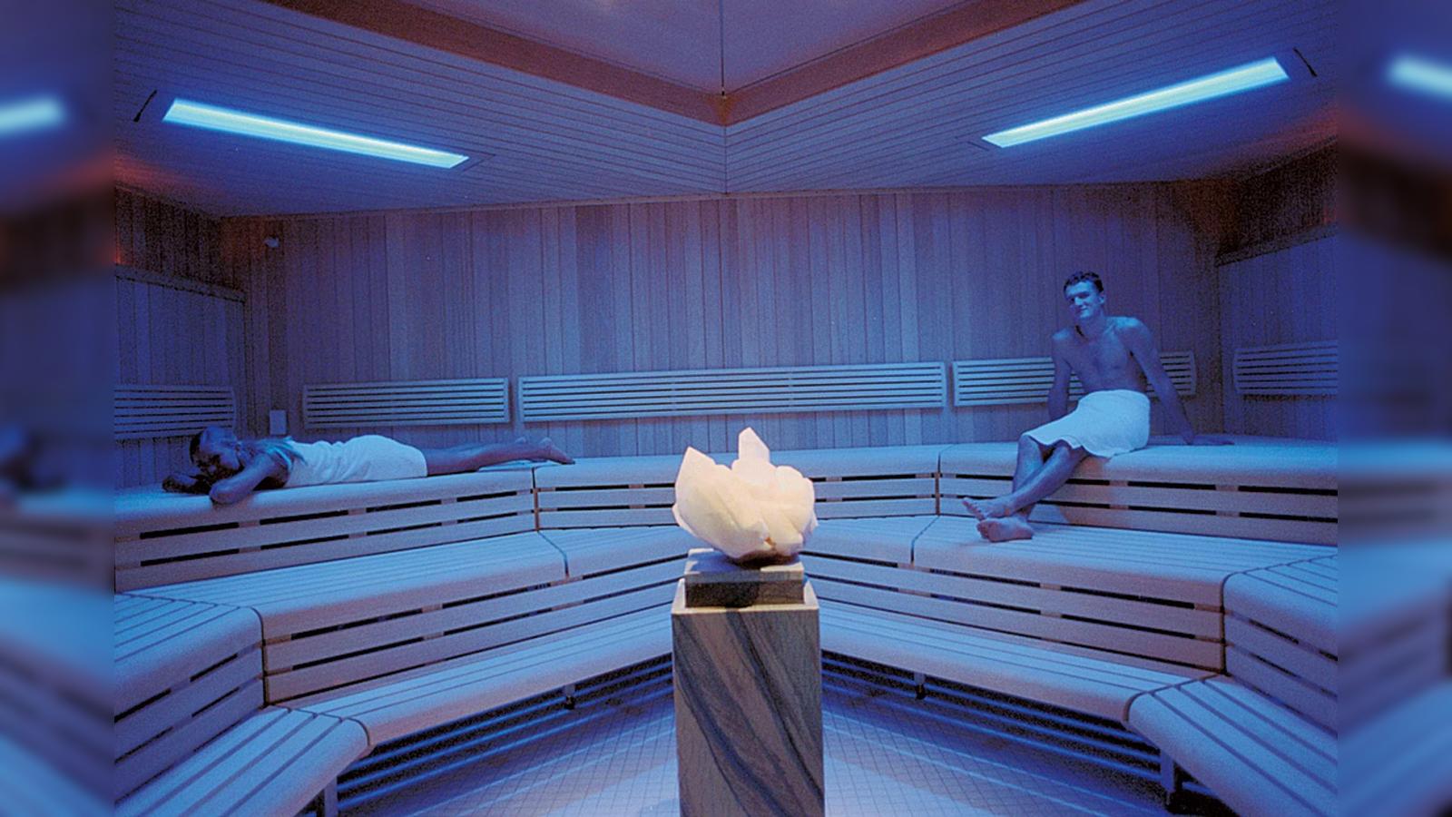 Schwimmen-saunieren-und-eislaufen-rund-um-den-Jahreswechsel