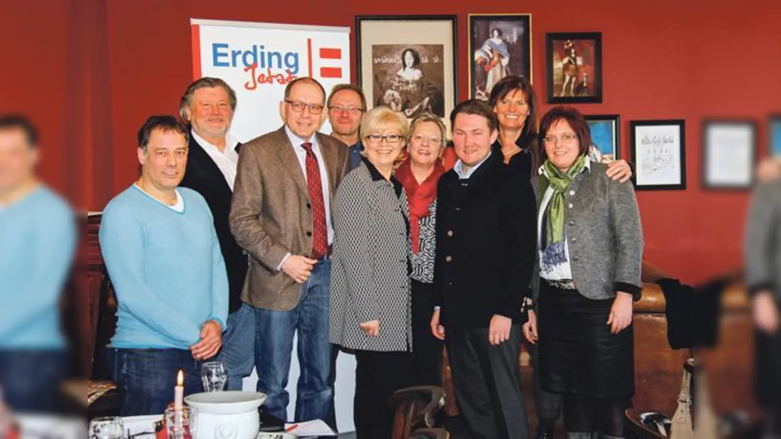 Das Vorstandsteam von Erding Jetzt: Dr. Roland Brückl, Frank Halatsch, Michael Lang, Happe Schmidbauer, Heike Langwieser, Heidi Schoch, Florian Brandhuber, Susanne Birzer, Claudia Zellner (von links).	 (Foto: VA)