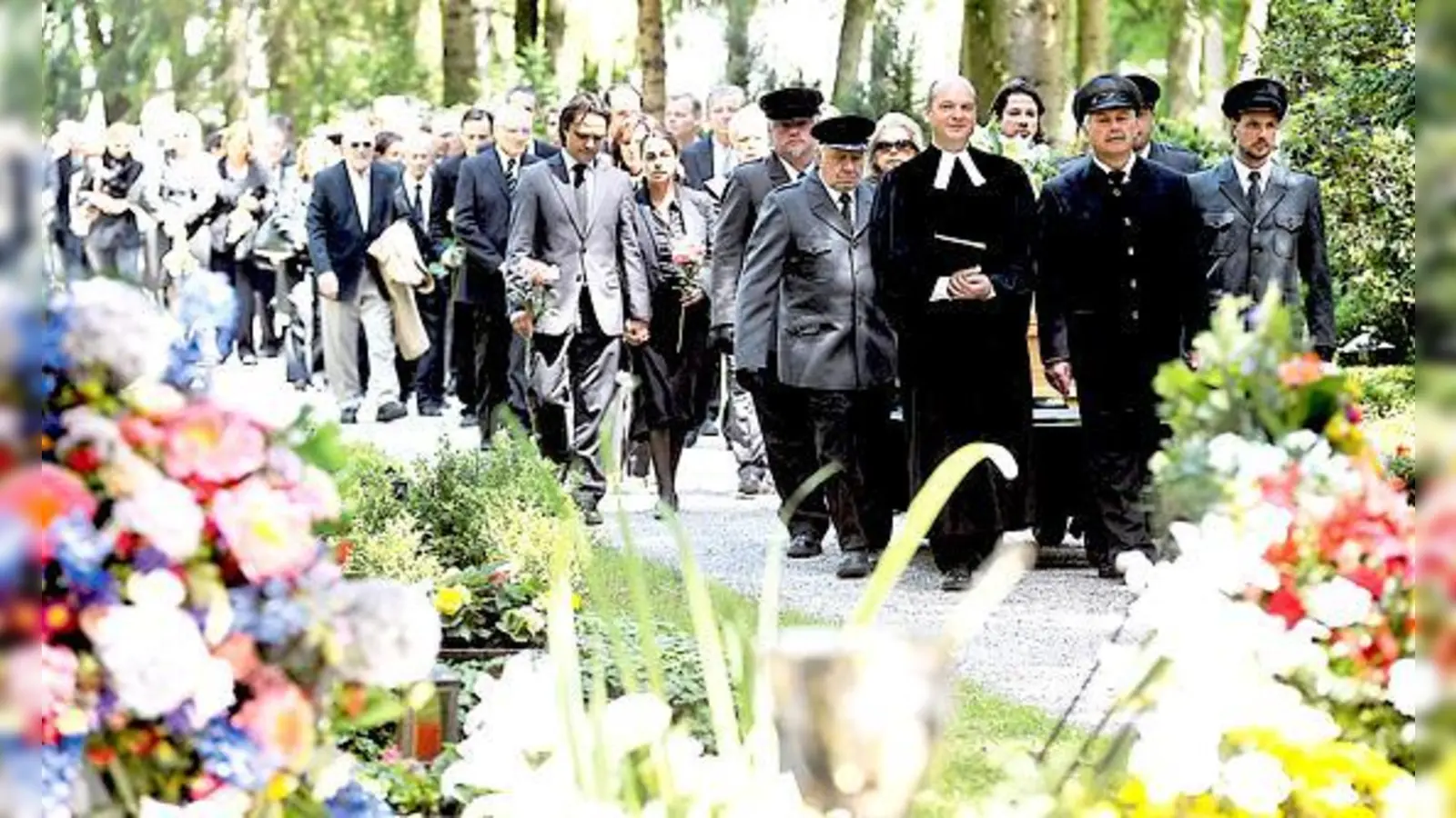 Ein Großer wird hier zu Grabe getragen, Pfarrer Christian Stalter gestaltete den Gottesdienst. 	 (Foto: Schunk)