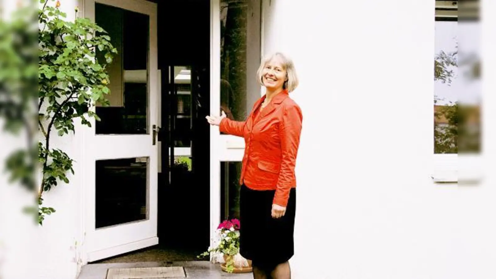 Sabine Nagel heißt die neue Pfarrerin von Moosach, deren Tür stets für Gespräche, Informationen und Anregungen geöffnet ist.	 (Foto: sl)