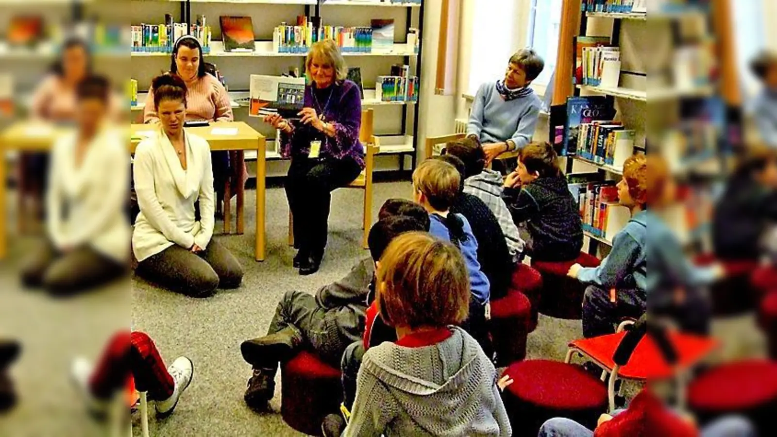 Auch wenn man schon lesen kann, hat man Freude daran, vorgelesen zu bekommen.	 (Foto: VA)