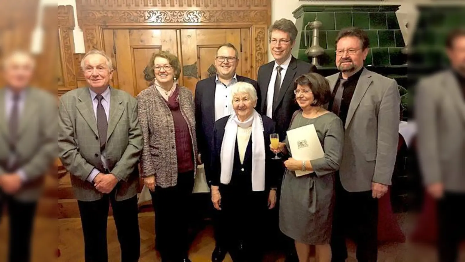Josef Kohl, Bürgermeisterin Christine Strobl, Stadtrat Sebastian Schall, Juliana Knobl, MdL Markus Blume, Ilse de Vigneux-Hiermeyer und Erwin Bohlig. 	 (F.: privat)