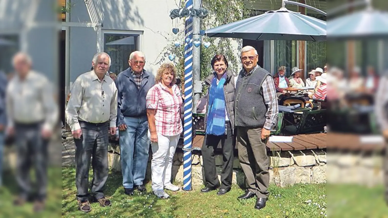 Das Traditionsstangerl der Senioren wurde bei schönem Sonnenschein aufgerichtet. 	 (Foto: VA)