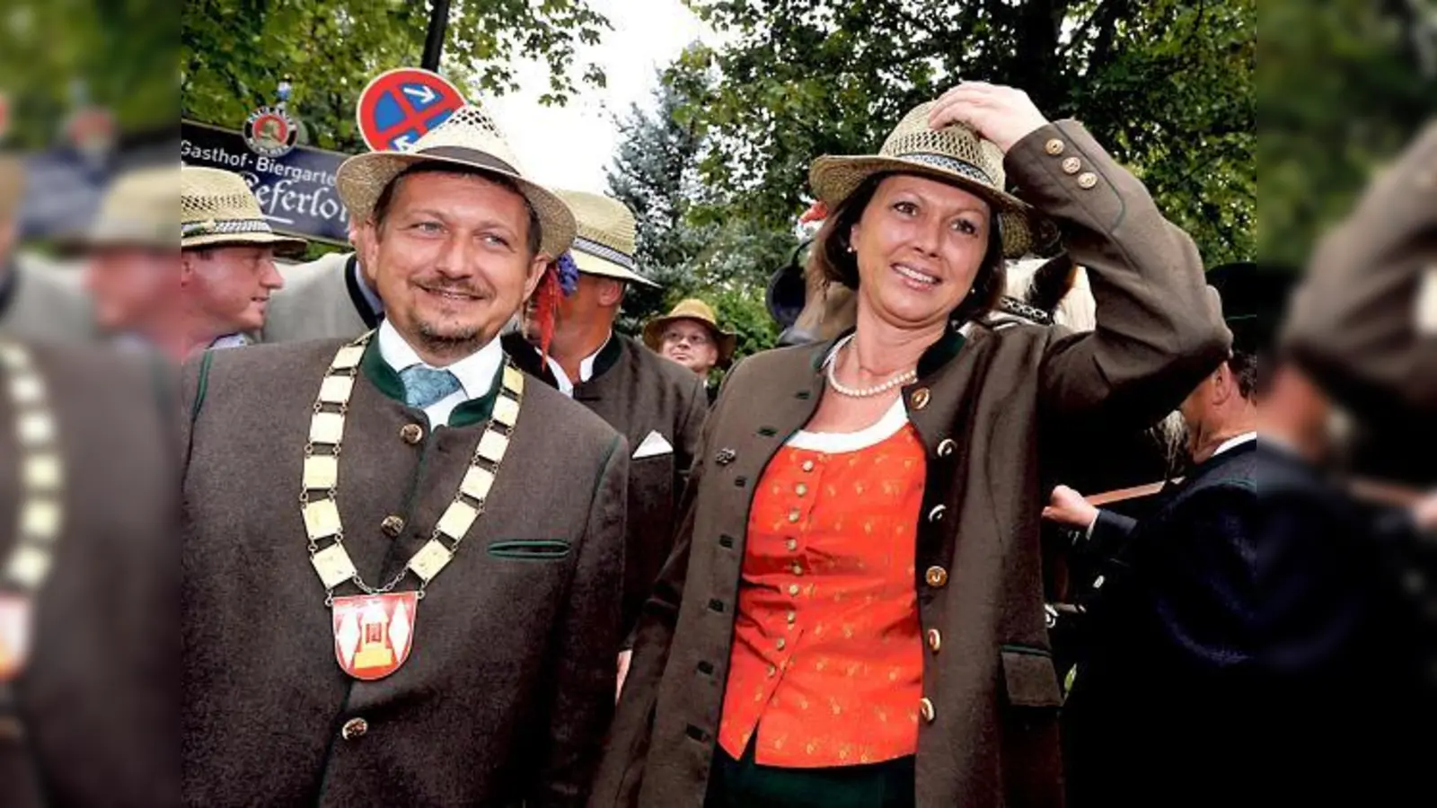 Grasbrunner Bürgermeister, Klaus Korneder gemeinsam mit Bundesministerin Ilse Aigner auf dem Keferloher Montag (v. li.).	 (Foto: Schunk)