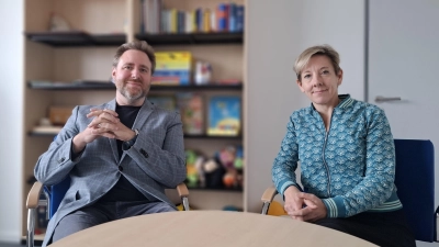 Beraten Familien in der Bunzlauer Straße 9: Agnes Jänsch (Psychologin) und Ben Fuhlbrück (Sozialpädagoge). (Foto: Städtische Beratungsstellen)