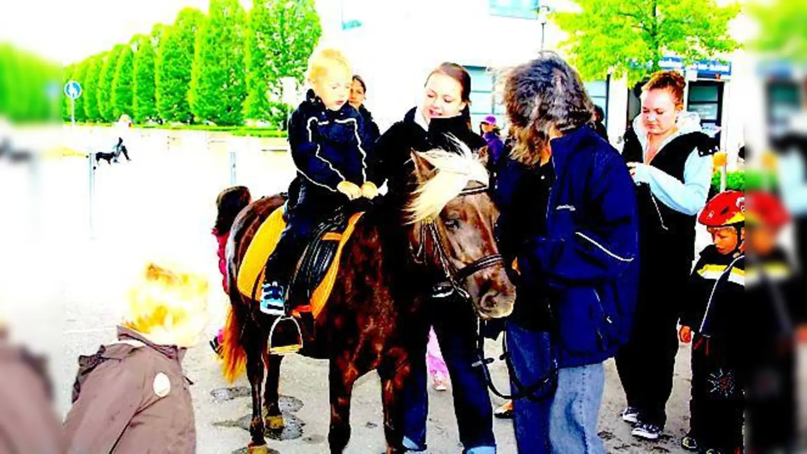 Auch Ponyreiten war beim fameri-Fest geboten.  	 (Foto: VA)