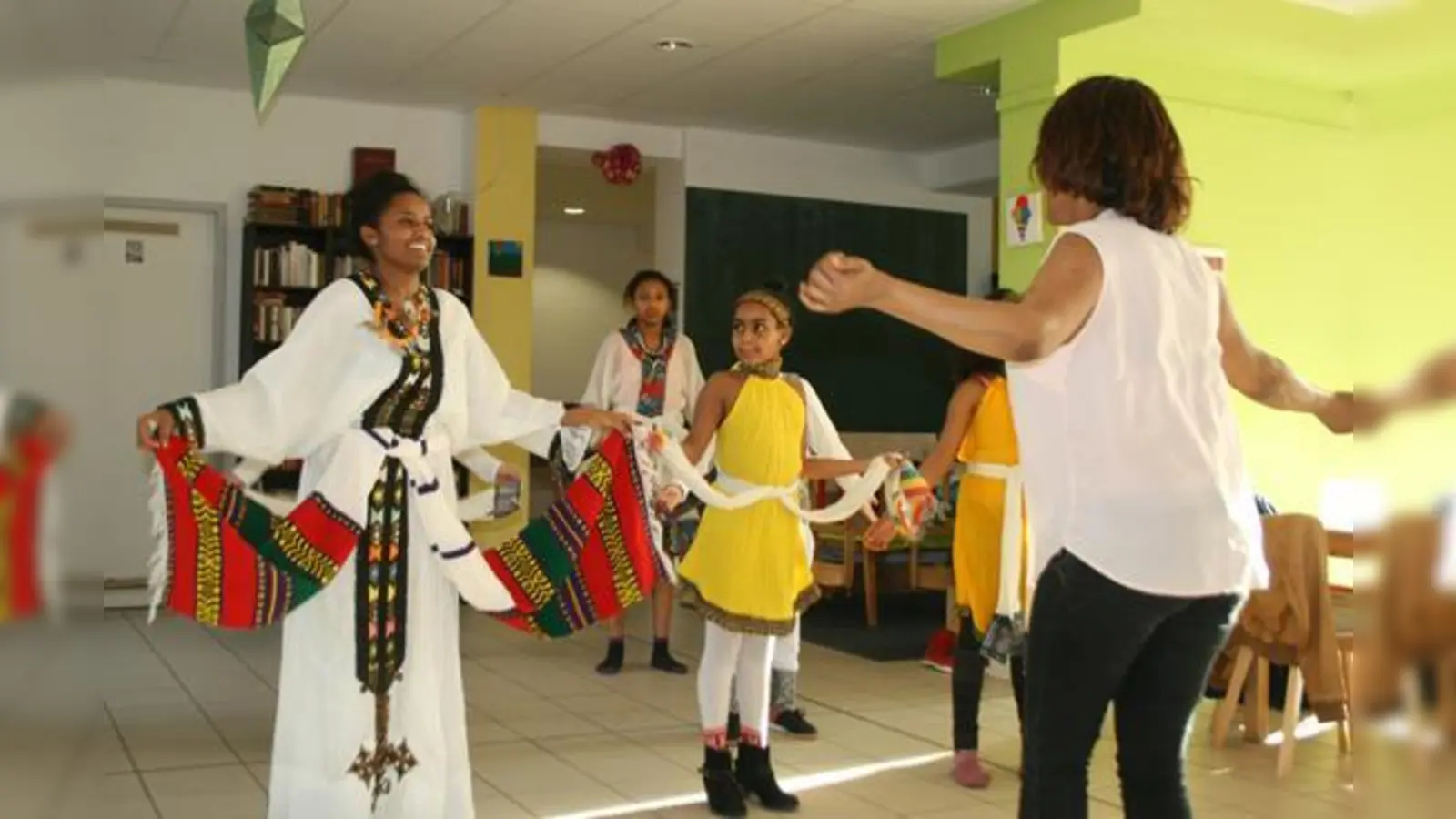 Am Wiedereröffnungstag, dem 7. Oktober, bietet der Nachbarschaftstreff Ramersdorf-Süd einen Workshop »Äthiopischer Tanz« an.	 (Foto: Stefanie Junggunst)