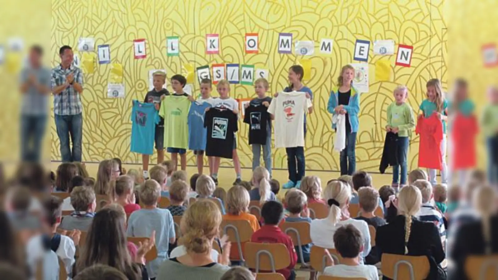 Die Grund- und Mittelschule Poing ehrte zum Ende des Schuljahres die Jahrgangsbesten der Bundesjugendspiele 2014. 	 (Foto: Christina P. Tarnikas)