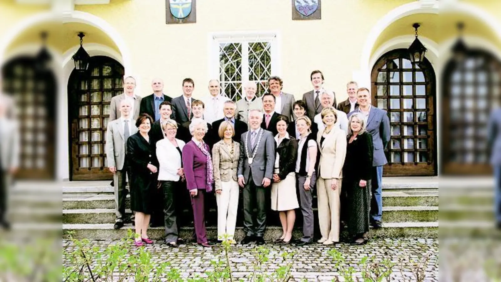 Der neugewählte Gemeinderat vor dem Neubiberger Rathaus.  (Foto: esm)
