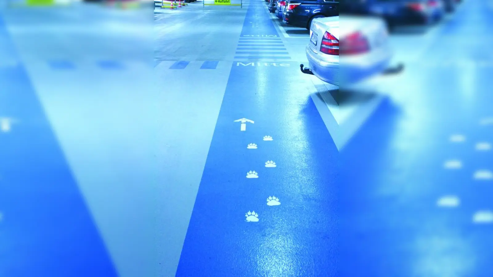 Kurze und attraktiv gestaltete Fußwege mit Fugänger-Leitsystem gehören zu den vom ADAC vorgeschriebenen Kriterien. (Foto: sb)