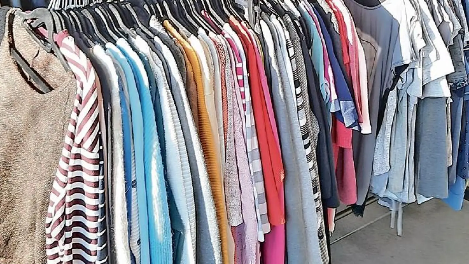 Verkauft wird nur Kleidung für Frauen. (Symbolbild: tab)