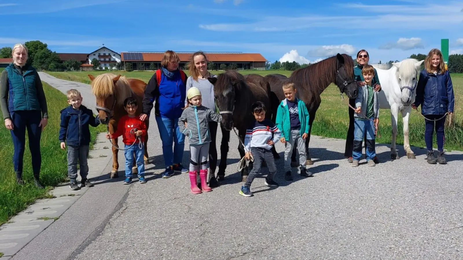 Einen tollen Tag auf Gestüt „Islandpferde” erlebten zehn Kinder dank Spenden des Kinderschutzbundes. (Foto: Kinderschutzbund)