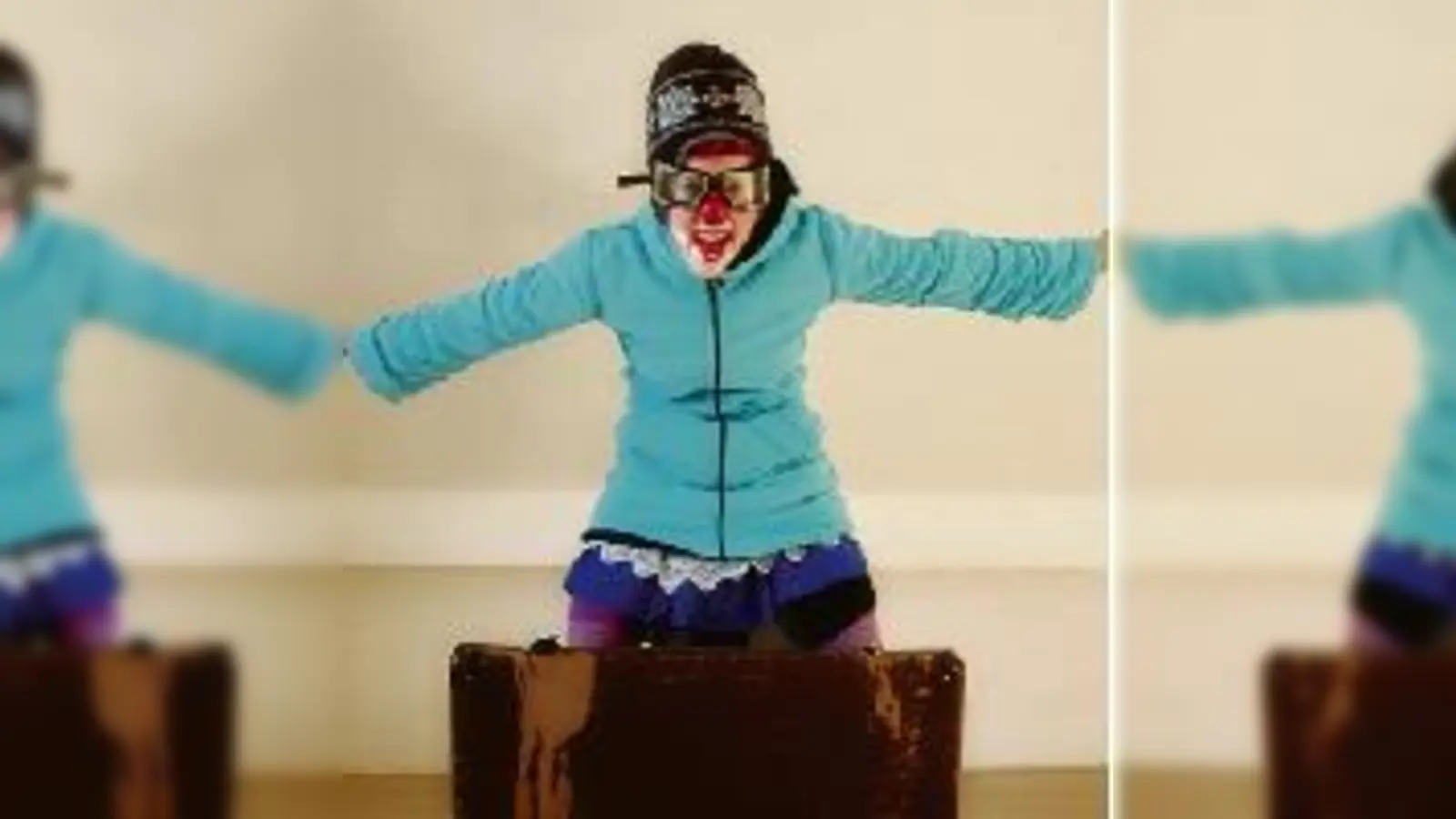 Jippieh! Clownlady Glucks schafft endlich den Schnee nach München. 	 (Foto: VA)