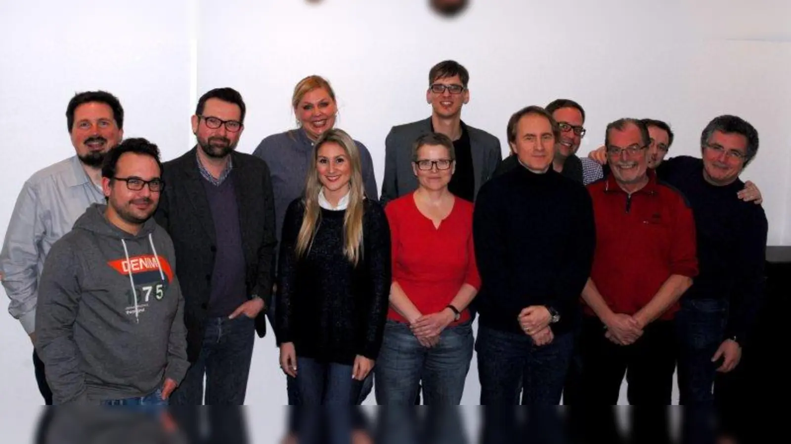 Der SPD-Vorstand (v.l., vordere Reihe:) Marcel Reymus, Martina Kaiser, Sylvia Pawelke, <br>Arno Laxy, Wilhelm Mundigl. Hintere Reihe (v.l.): Bernhard Goodwin, Andree Heikes, Silke <br>Kemmer, Matthias Laub, Holger Henkel, Ulf Schröder und Gerhard Mayer. (Foto: SPD Schwanthalerhöh')