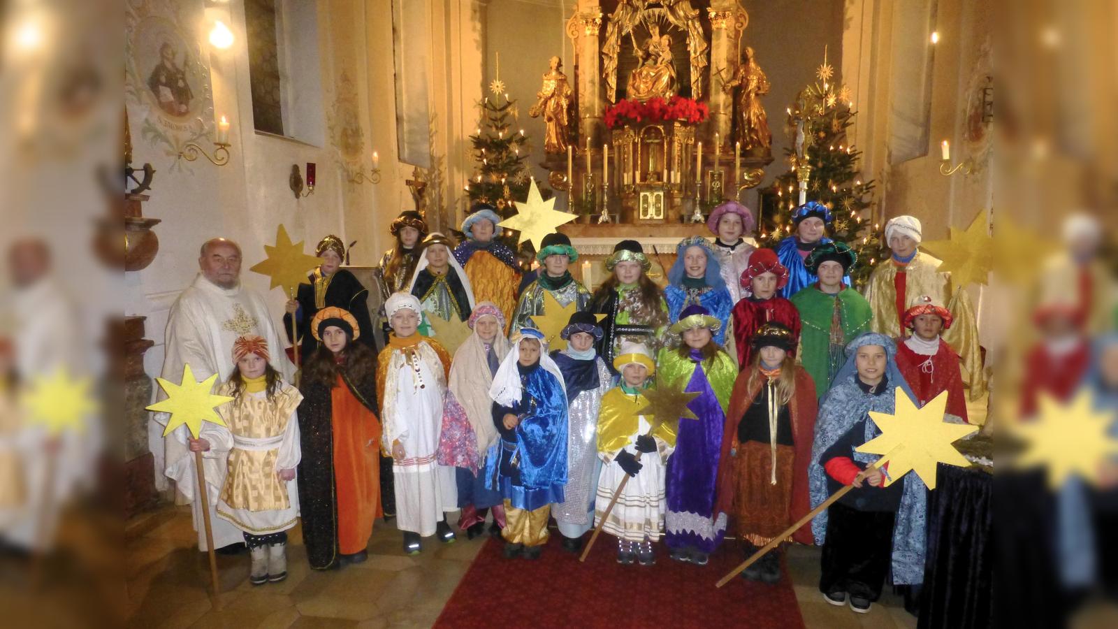 Sternsinger-sind-in-Pliening-unterwegs