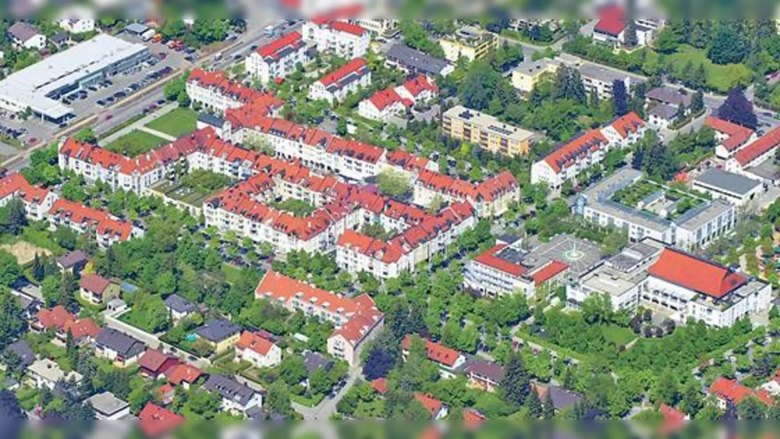 Von oben sieht man das viele Grün Ottobrunns am besten.  (Fotos: Gemeindearchiv)