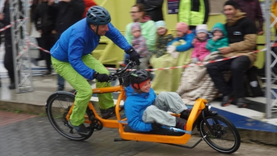 Möglichst schnell von A nach B: Das ist die Aufgabe beim Lastenradrennen. (Foto: Caro Lorent)