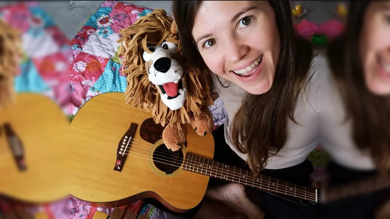 Laura und ihr Freund Fridolin, der Löwe, freuen sich, zusammen mit den Kindern Musik zu machen. (Foto: Laura Ernst)