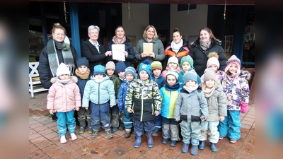 Große Freude herrschte beim Kindergarten über die Spende der fleißigen Helfer des Nikolauses. (Foto: Georg Rittler)