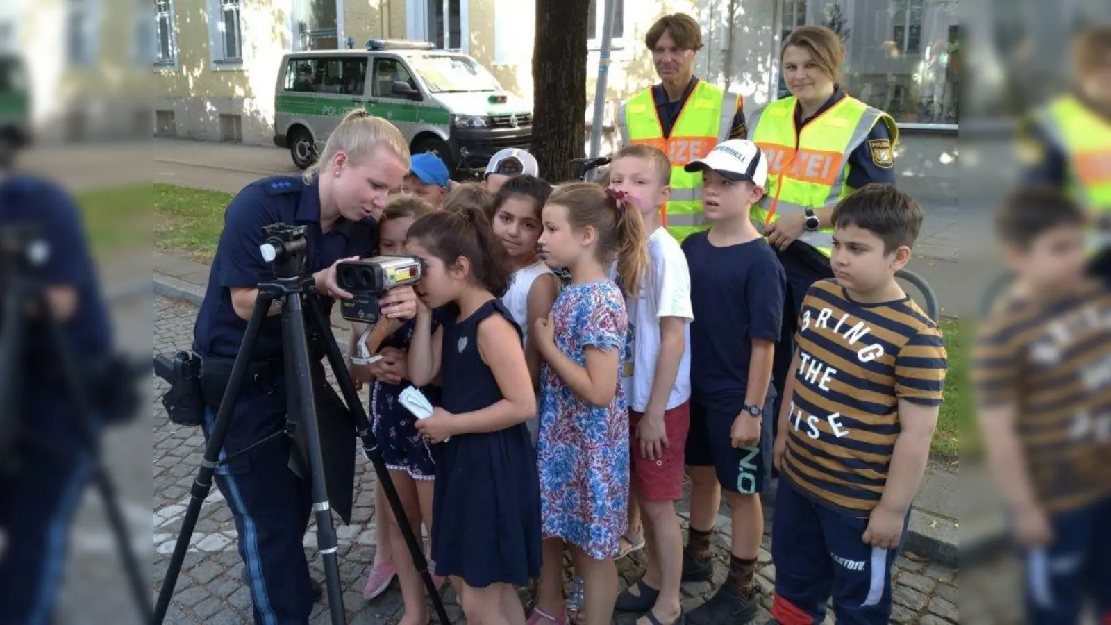 Vor der Implerschule trafen die Schüler und die Polizei auf zu schnelle (aber auch viele rücksichtsvolle) Autofahrer. (Foto: Polizei)