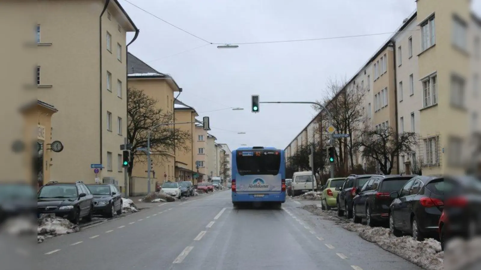 An der Ampel auf Höhe der Hawartstraße sollen in der Wendl-Dietrich-Straße Schulweghelfer zum Einsatz kommen. (Foto: sb)