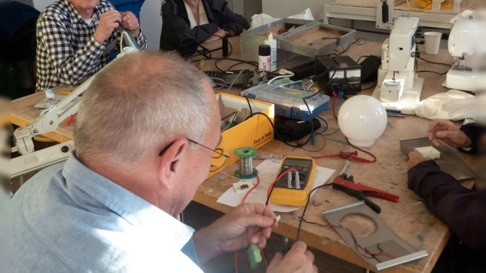 Wer Dinge lieber selber repariert, ist im Reparaturcafé in der Grünwerkstatt herzlich willkommen. Dort kann man sich Anleitung von Fachleuten holen.  (Foto: Echo)