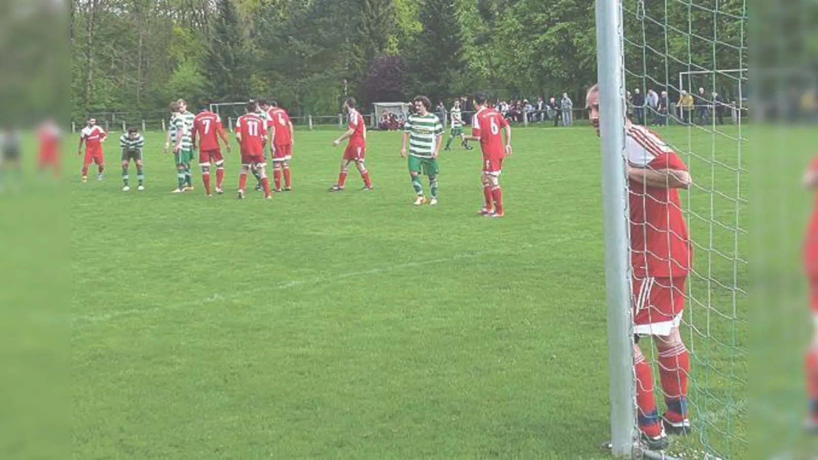 Vor dem Wiederaufstieg in die Kreisliga: Der  TSV Moosach (in grün-weiß).	 (Foto: Verein)