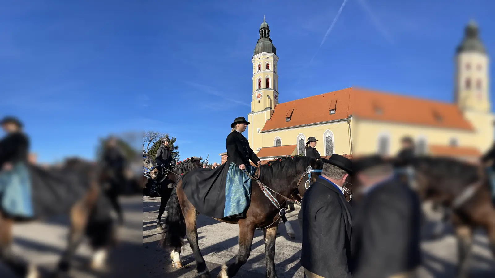 Edle Rösser und fesche Trachten gibt es es beim Drei König-Ritt zu bewundern.  (Foto: hw)
