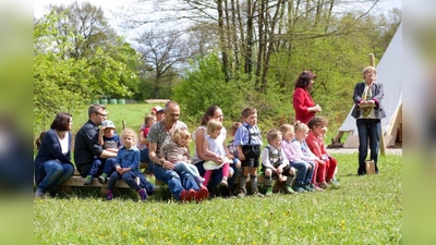 Anna E. Neppel, Bürgermeisterin von Andechs, eröffnete die Waldkindergarten in Machtlfing. Gemeinsam mit Ramona Marx setzte sie das Projekt des Kindergartens in Rekordzeit um. (Foto: Alexander Rietl)