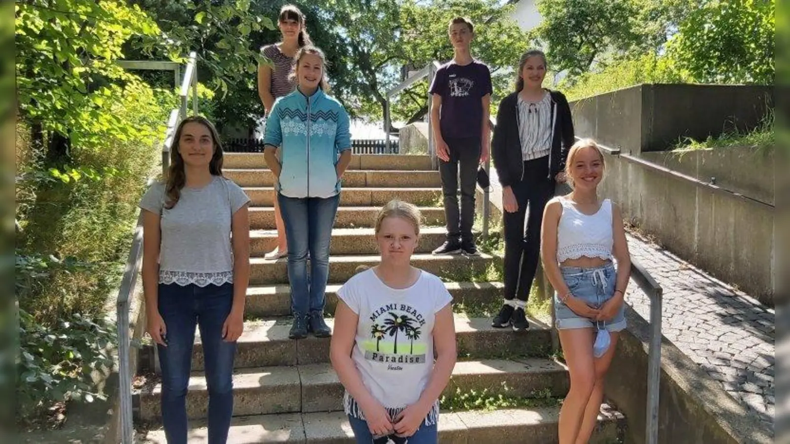 Herzlichen Glückwunsch! Diese sieben Germeringer Musikschüler haben ihre Musikprüfungen trotz Corona-Beschränkungen bestanden. (Foto: Stadt Germering)