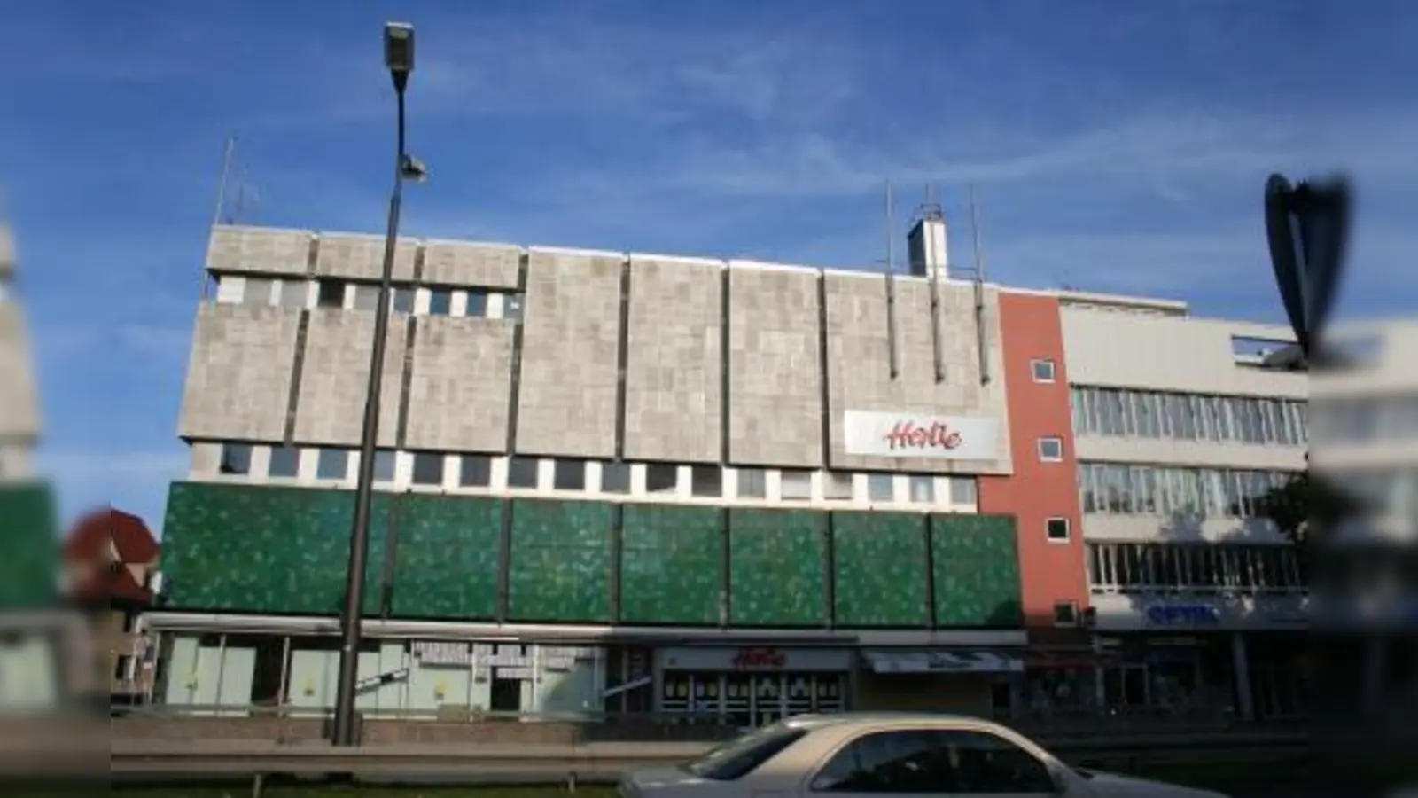 „Hertie” steht noch und schon ist im BA Laim ein Streit darüber entbrannt, ob das neue Geschäftshaus auch zu öffentlichen Zwecken genutzt werden soll. (Foto: tg)