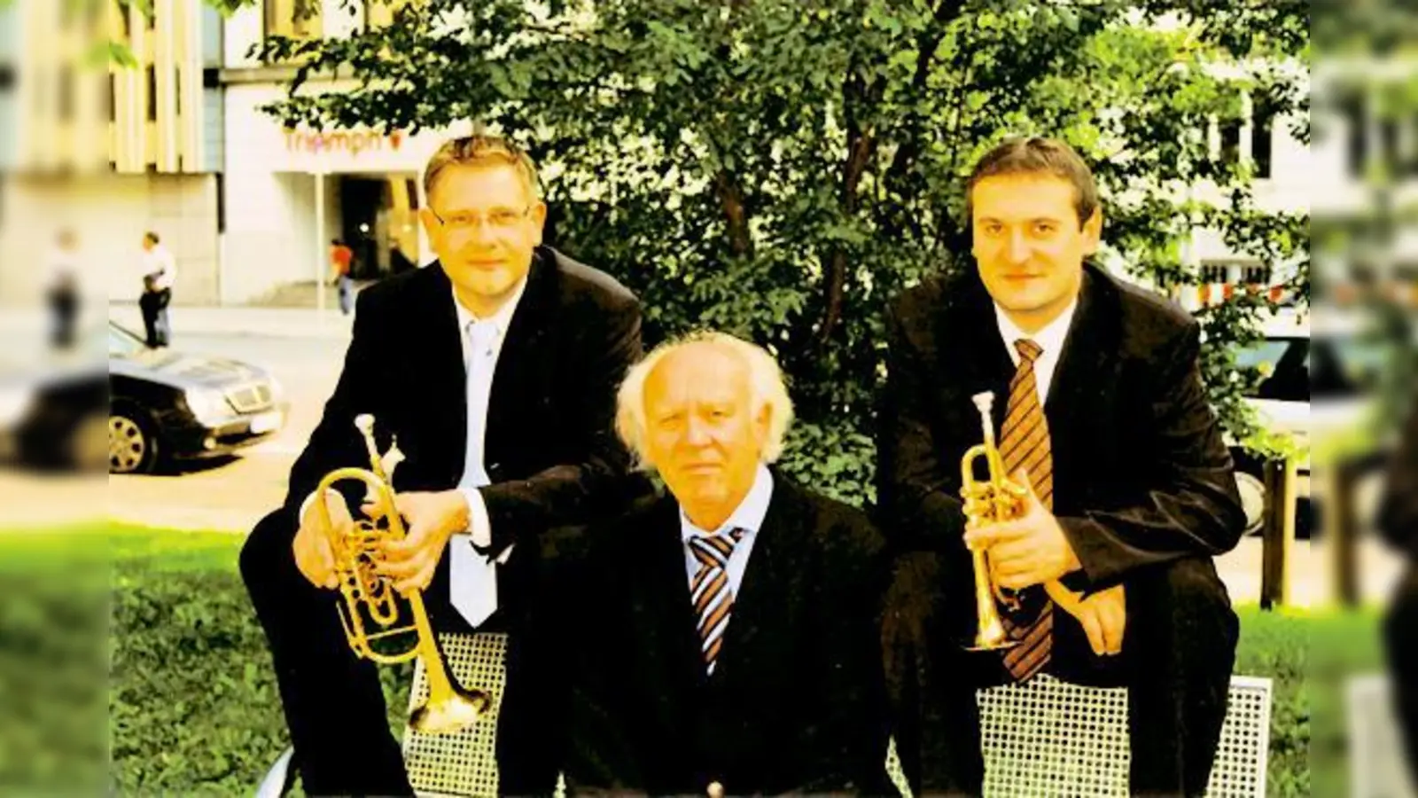 Die Musiker Christian Höcherl, Franz Lörch und Bernhard Peschl (v.l.) zeigen in der Michaelskirche ihr Können an Orgel und Trompete. (Foto: VA)