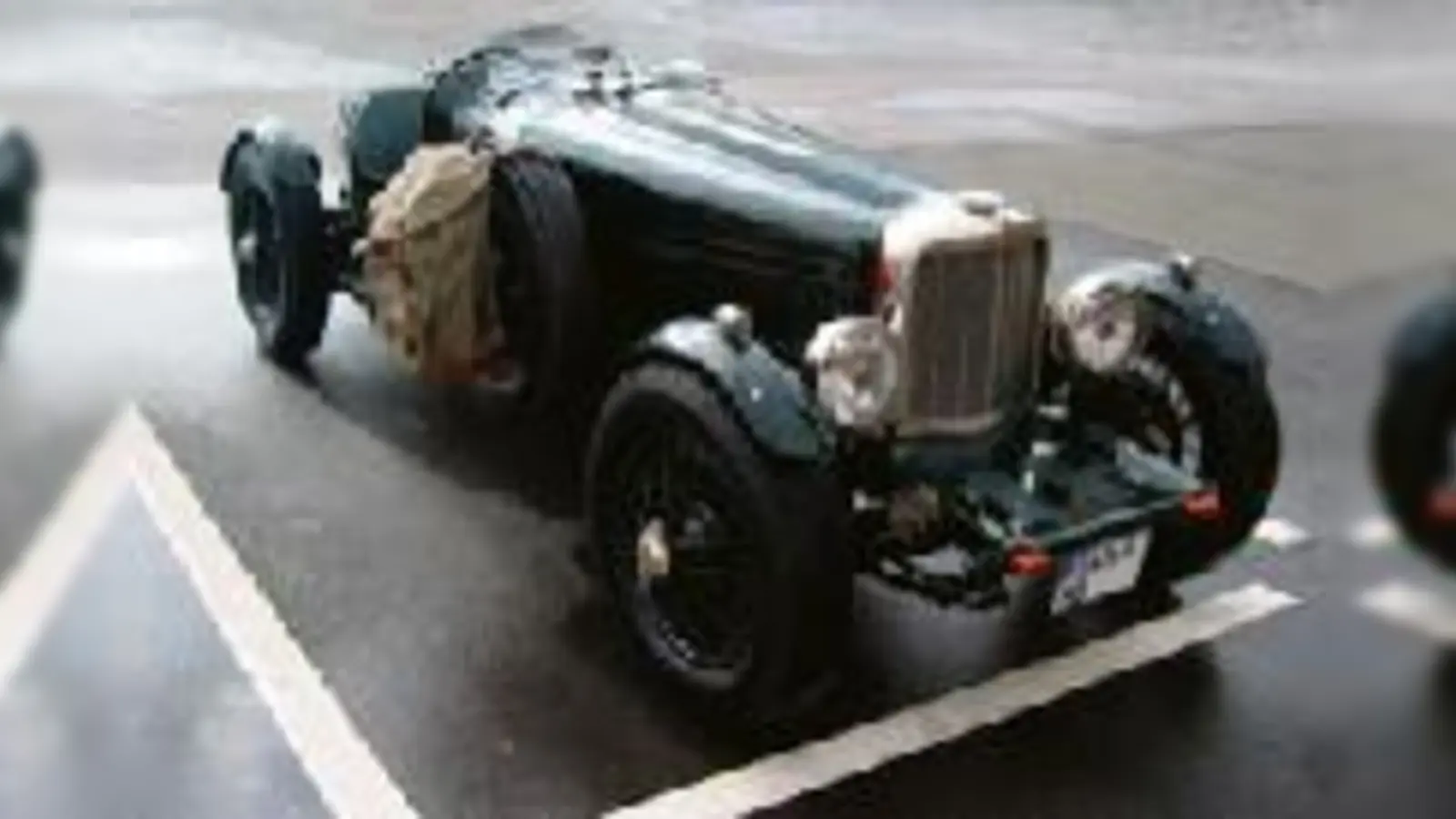 Autos aus längst vergangenen Zeiten zeigen sich bei der Frühjahrsausfahrt von ihrer besten Seite. 	 (Foto: Verein)