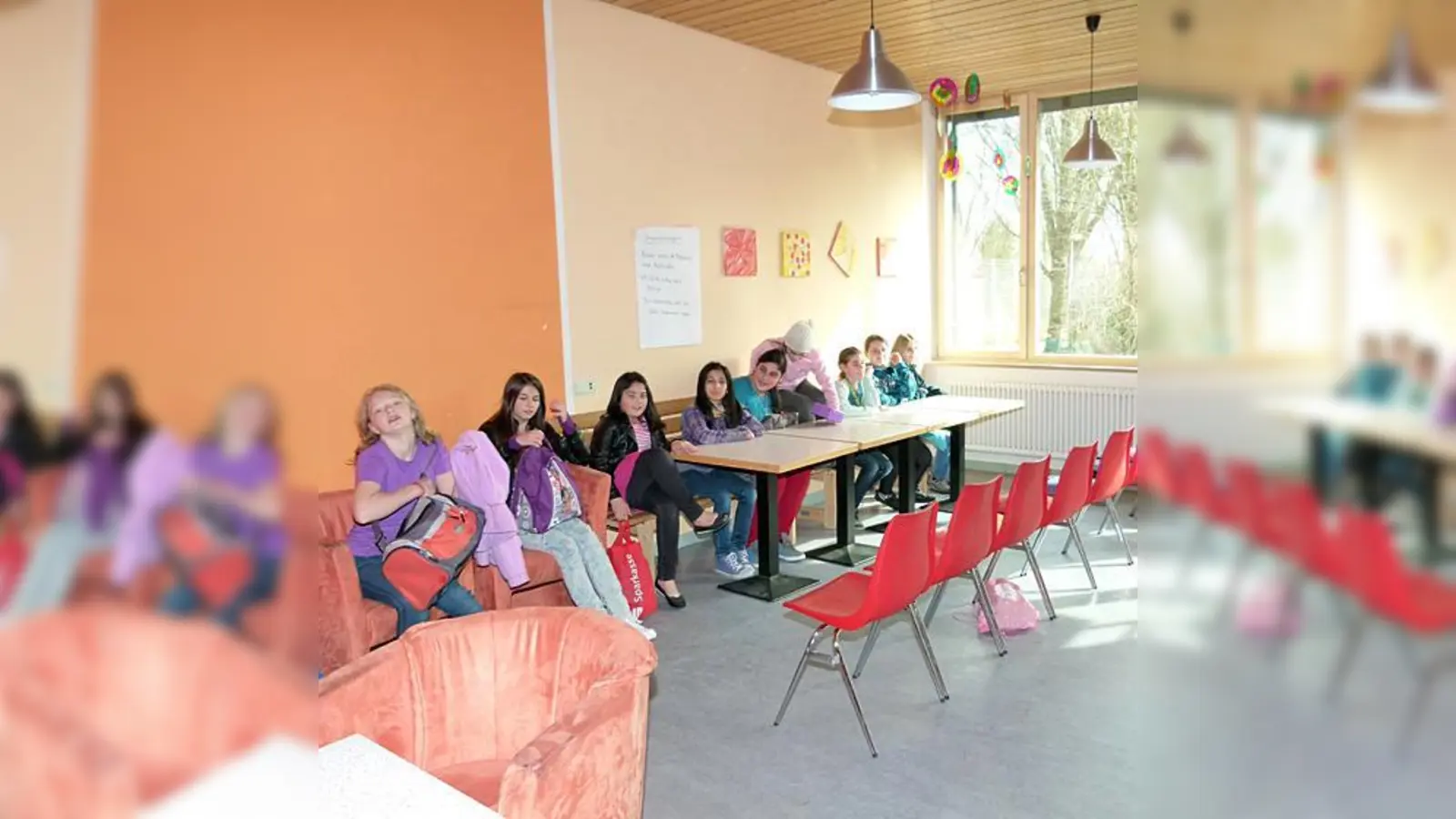 Das bisherige Schülercafé der Mittelschule wird bis September zur kleinen Mensa für Mittelschule und Grundschule umgebaut.  (Foto: bb)